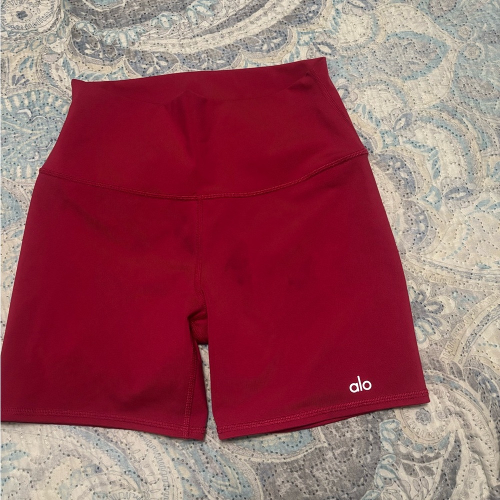 ALO Yoga Women's hot pink /fuscia Shorts